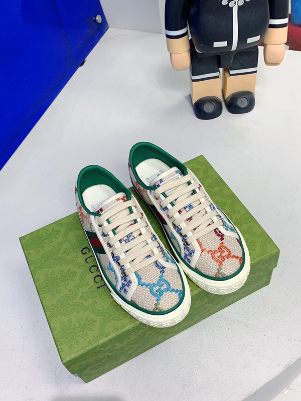 グッチ靴正面デザイン